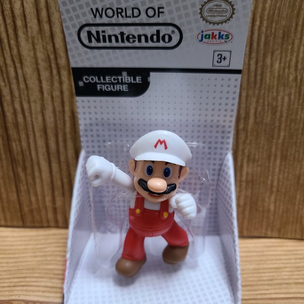 Fire Mario Jakks Nintendo collectible 3” figure (NEW)